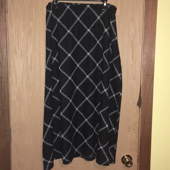 Nina Leonard Dresses & Skirts - Plus Size Black White Plaid Skirt Nina Leonard Dresses & Skirts - Plus Size Black White Plaid Skirt